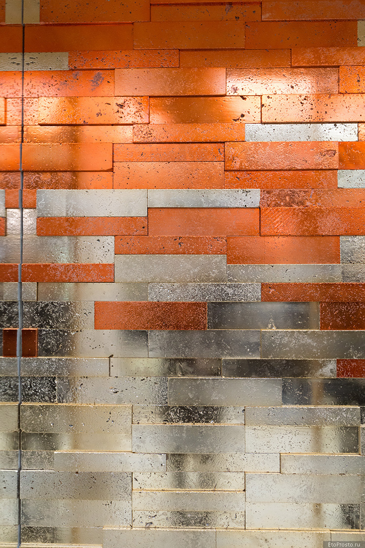 Золотая плитка под кирпич от фабрики Peronda